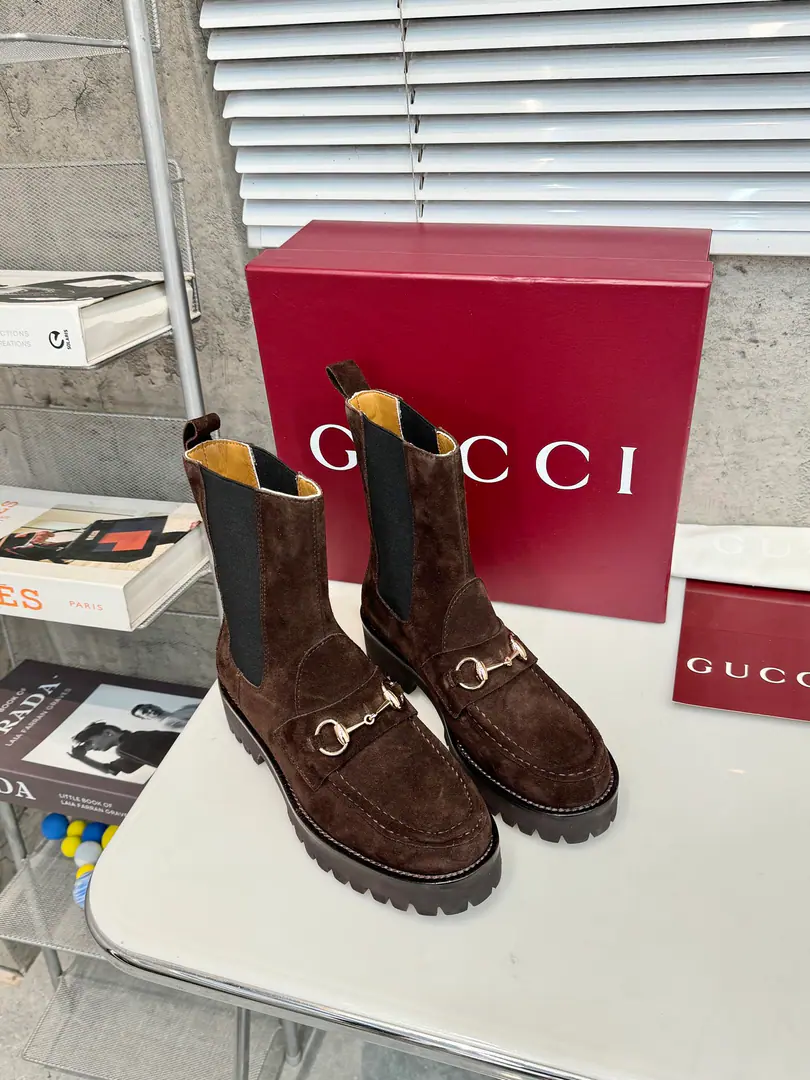 Plant prices GUCCI New Gucci. Fashion is a big deal. A smart fashion with round-shoe head and so on. Fabulous.: Importing cow-flailed skin. Uchi.: Foot. Import of sheep skin Italy is a big-ass country. Codes:35—42Code Remarks: 40 41 42 Do it.