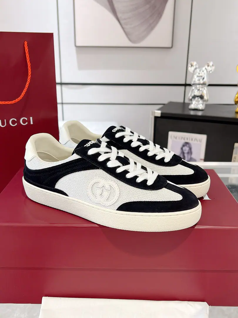 Upgrade Gucci Couples.GLeisure shoes. White shoes. ❗️❗️😎Original procurement development Make the goods. Innovative suture processes are used for production, Makes a water-like flow quality.. Leather design with 3D rectangular double buttonGLeather fittings andGucciLetter accessories, By3DThe quality of the flow of the whole efficacious shoe. Send a cabinet for fine packaging Shoe.: Cows are counter-feat.➕Network Codes:35-45（Women41.45I'll make sure I don't change it.）