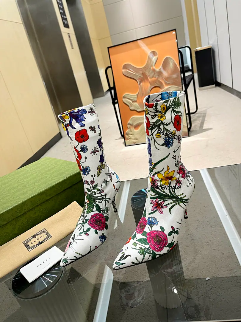 Morning Autumn.GuCciNew9Inches）Fix your legs.🦵The Gretchen Boots.🔥 Original Customise, 1:1Repeat, Top Quality, It's perfect.💪 The boots are brand new.GThe pattern shows self-image., ♪ Turn around and hold each other round the circle double ♪GNew Styles ApplyingGG SupremeOn canvas., To be a brand new stamp of a lot of boots., A unique and well-known self-proclaimed.. Reexploration, And recreate the classics.GGMark, And magnify the symbols of the branding legacy.. Fabulous.: New imports doubleGBlastly Weaving Uchi.: Stretch the elastic.+A sheep's skin cushion. He's tall.: 8cm. Otsumi!: Italian skin. Size: 34-42（34: 41: 42Custom without re-offer）
