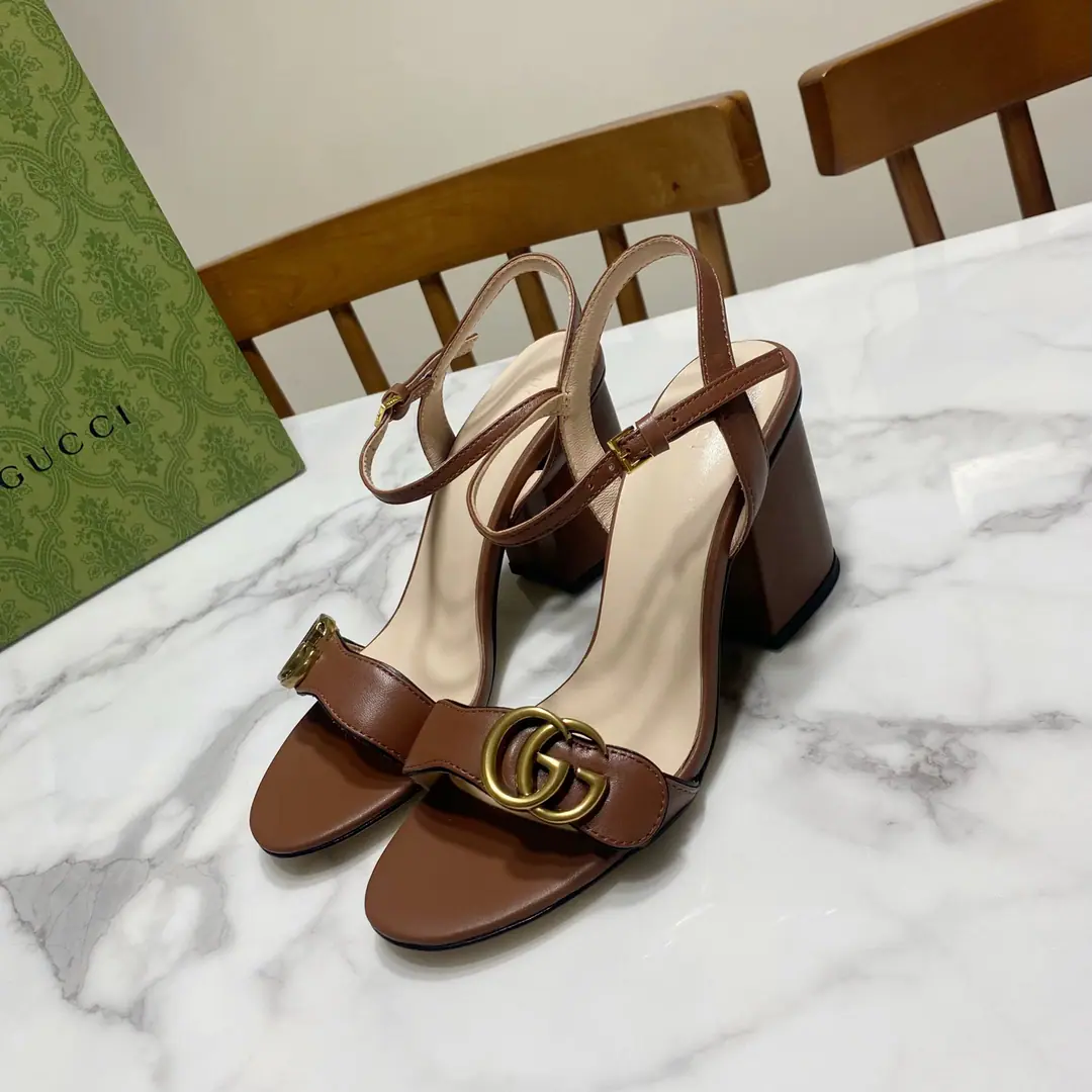 Gucci Guch. Classic strip.·Heel sandals., Original1:1Development, It's a super-big., It's beautiful., Summer must be a single. Shoe.🈶️Top layer🐂Bullskins. ｜ Gold/Silver membrane., ♪ The pads are the rims ♪🐑Lamb skin., That's a little skin. He's tall.: 7.5CM Size: 35—39Code(34.40.41.42.43Do it., No re-election.)
