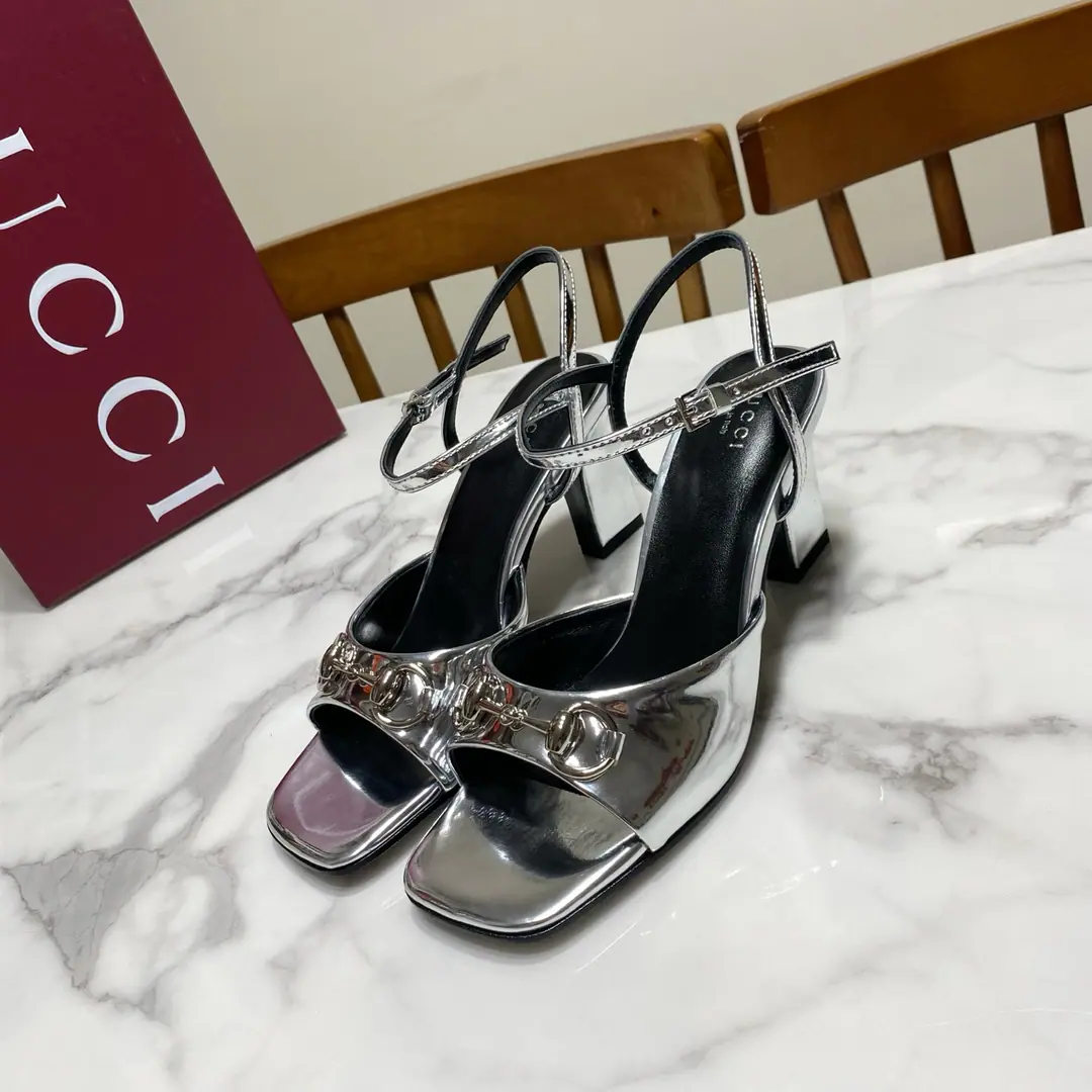 Gucci Guch. Square·YType·"Shoes with sandals.", The classic title buttons match., Always fashion..Brief.Atmosphere.A hundred. Shoe.🈶Metal skin/Cow-painted skin./Oil wax skin., The mats are dyed.🐑Lamb skin., That's a big one., Original to develop hardware cutter He's tall.: 7.5cm Codes: 35—39Code（34.40.41.42.43Do the code., No re-election.）