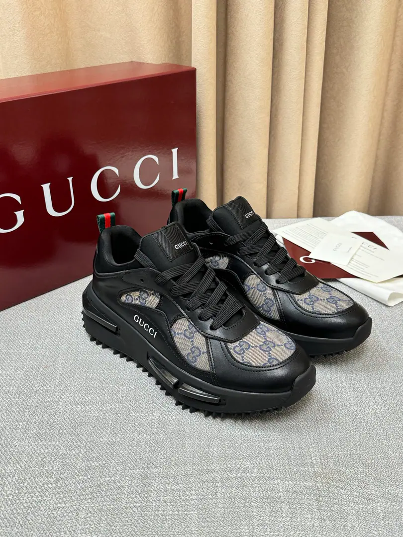 GucciSeries, Market exclusive version. The classic collision with fashion., The shoes are so smart and blending leather with the branding of old flowers., I'm not sure if I can get a full recognition.. Very delicate.GucciIdentification of the suffix details, Showing luxury.. While the thick sub-design adds to the flu,, And bring comfort to the dress experience.. It's either walking on the streets or moving across the city., It makes you a focus.. Have it., Start your fashion trip.！ 39-45