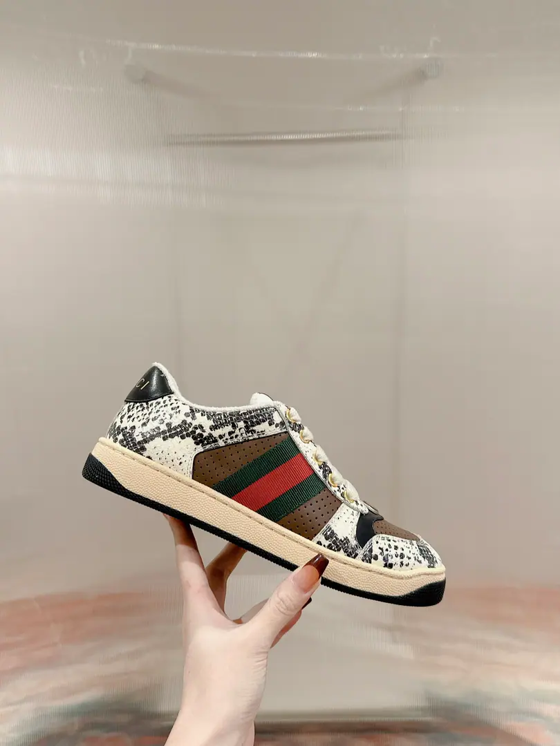 🅿️ Gucci————Requisition version GGThe series makes old dirty shoes.-The money comes in.！ Ten to nine, I'll pay. Current！Current！Current！New Colour Plus Push-Market terminal version！ Procuring original development….Fabulous. Material Otsumi! Details are random.！ The model Schwartz is one-by-one, and the drill is one-by-one......Metal cherry locket.……Metal binaryGCrystal cylinders……GucciOriginal custom-made narrowband…… Super Flash Series—Flash diamond chain..Cherry decorations can be removed, One to two, one to two, one., ♪ To promote your personality ♪ Skins of colored cattle..The handwork is very qualitative., Bring your own sense of excellence.！ I'll do the details., I'll take a line.. The original towel is more delicate and soft and more comfortable., Pocket Steel Double OriginalTPUOtsumi!(Lower width, Upper Narrow) Appendible packaging⭐️ Codes: Women35-40 Men39-44（Women41 Men45Custom）