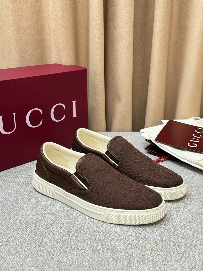 GucciSeries, Market exclusive version. The classic collision with fashion., The shoes are so smart and blending leather with the branding of old flowers., I'm not sure if I can get a full recognition.. Very delicate.GucciIdentification of the suffix details, Showing luxury.. While the thick sub-design adds to the flu,, And bring comfort to the dress experience.. It's either walking on the streets or moving across the city., It makes you a focus.. Have it., Start your fashion trip.！ Women35-40, Men39-45 👉 👉 👉
