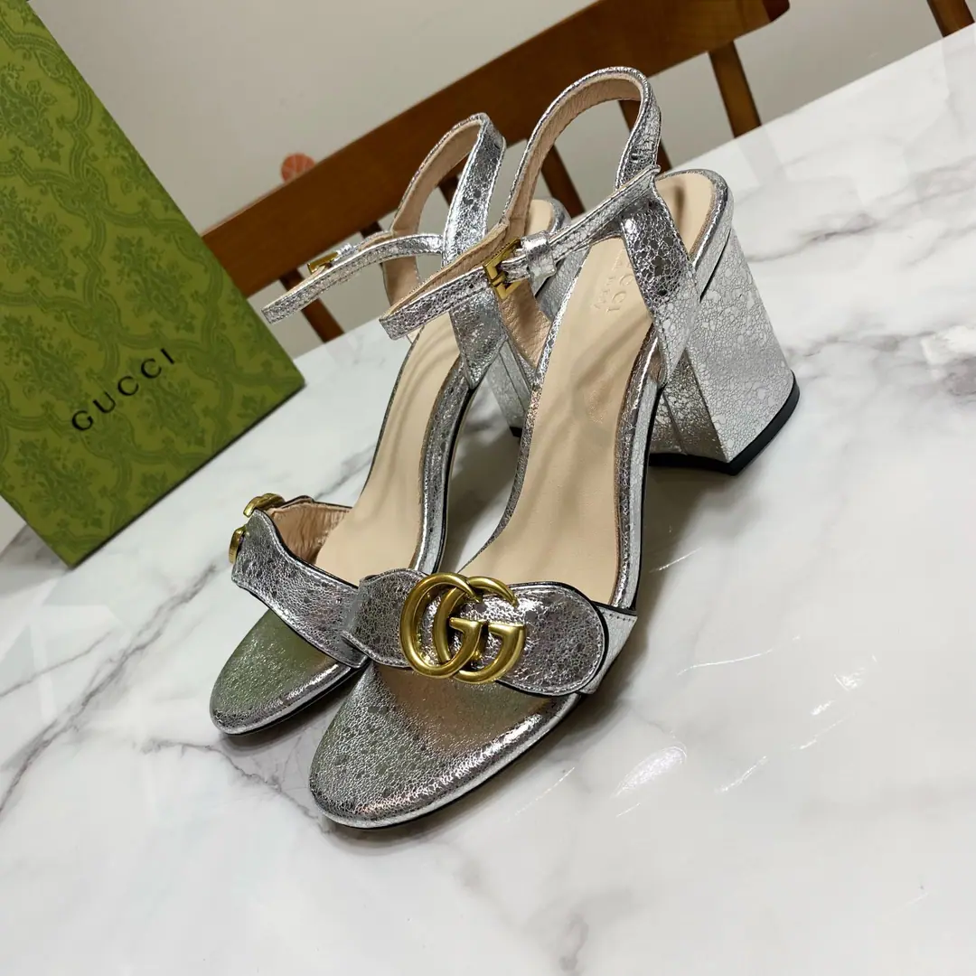 Gucci Guch. Classic strip.·Heel sandals., Original1:1Development, It's a super-big., It's beautiful., Summer must be a single. Shoe.🈶️Top layer🐂Bullskins. ｜ Gold/Silver membrane., ♪ The pads are the rims ♪🐑Lamb skin., That's a little skin. He's tall.: 7.5CM Size: 35—39Code(34.40.41.42.43Do it., No re-election.)