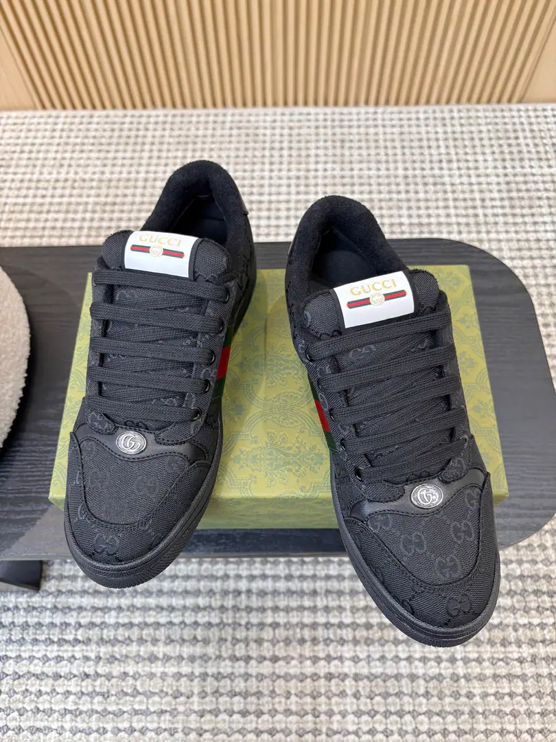 Gucci——The latest couple's sneakers.. Leisure shoes.. Little dirty shoes.~~ ZPDevelop plain version. Metal binaryGCrystal cylinder. I'll make old old corned noodles.~~ Original syrup of the pastry of the cattle., I'm doing the old process., The original air towels are inside., The foot-stamping emulsion., OriginalTPUOtsumi!(Lower width, Upper Narrow) 35—40/39—45Positive