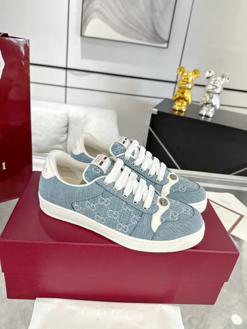 Couple money. Gucci ScreenerA series of sports shoes and a couple of dirty shoes.‼️ Little dirty shoes.ScreenerThe idea behind the series of names is the defense action in sport., The design of the sneakers is from20Century70The classic sneakers of the ages are constantly inspired.. This sneaker is a classic blue cowboy.GGThe canvas., A little retrograde.GucciMarking. Shoe.: White cow skin rolling around. Uchi.: In the original high-density fumes. logo: Metal DimentaryGEllipse, details of the thump Packaging: Top-of-the-art package for cabinet Otsumi!: - A vacuum.TPUMaterial Shoes.: Women35-40 Men39-44 (Women41Men38, 45I'll make sure I don't change it.）