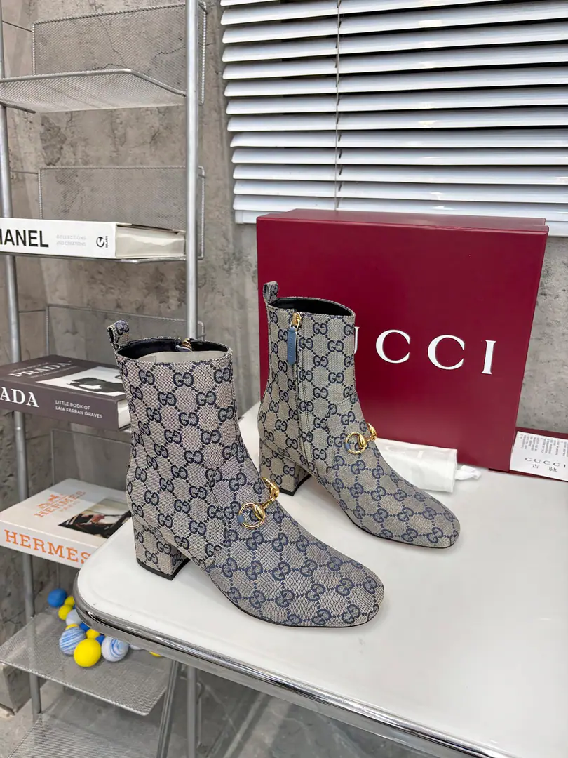 Plant prices GUCCI New Gucci. Fashion is a big deal. A smart fashion with round-shoe head and so on. Fabulous.: Importing cow skin Uchi.: Foot. Import of sheep skin He's tall.:5.5 Codes:35—42Code Remarks: 40 41 42 Do it.