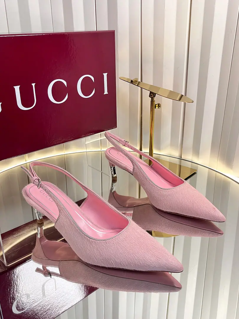 ss🔺GUCC*🔺High Quality GUcciThe latest title is a sandal.！Kimboo and three styles work., Wine.🍸With sandals./Exact copy, Double oil. Double oil., The original setup was carefully prepared., The heart of the craftsman is made of classics.！It's a great honor to be a brand.20In the 1970s, the collection was inspired by the design., This lady is a cool-tower with the gold cut-off details of the classic title., And you're so charming.. It's made of fine sheep skin., Designing to combine traditional inspiration with modern 100 styles, A little graceful and warm season-style.🆒Advanced🆙 ◾️Fabulous.:Painted skin./- A cow's hair. ◾️Uchi., Foot.: Head-steel., The foot is more comfortable than all the products in the market.！ He's tall.: 7.5cm ◾️Shoes under the sole.: Italian imports are so thick. ◾️Size: 35-43(40.41.42.43You're gonna have to do it or not.）