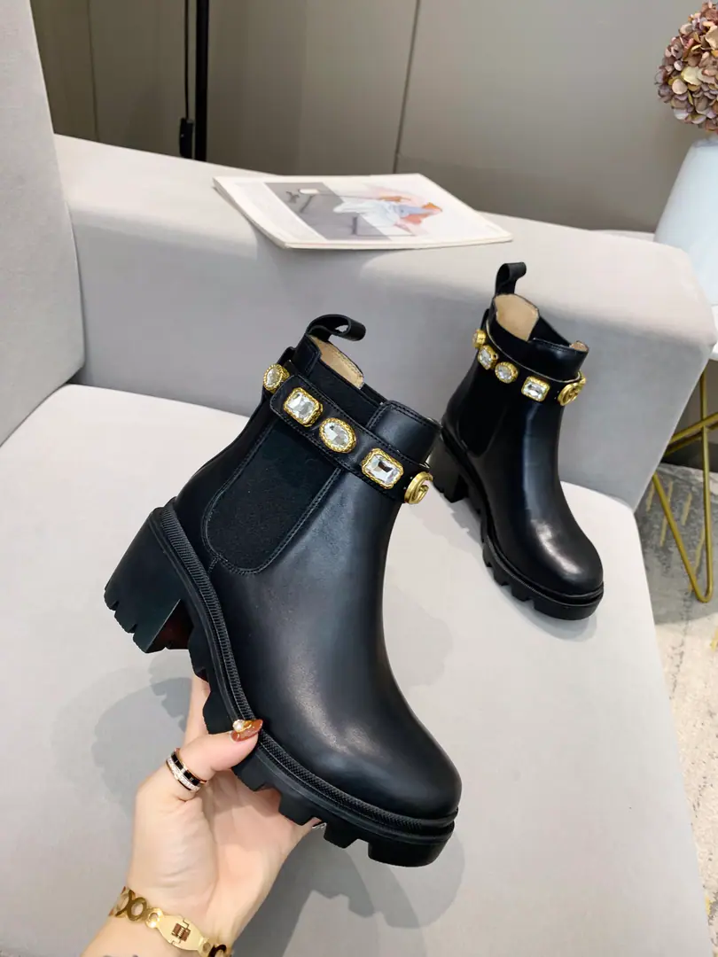 🌸 Guch.GUCCI Hot.6Inches of boots. Separate the bead and the cow skin. It's a great match with a tight-ass combo., Easy to wear., The crystal drill can be removed., The engraved edge wraps the crystal in it., The ancient English wind., Heads up.LOGODoubleGAppend. Fabulous.: Importing a bouquet of hide. Uchi./ Foot.: Lamb skin. Packaging: With tickets., Buffet Codes:35-42#