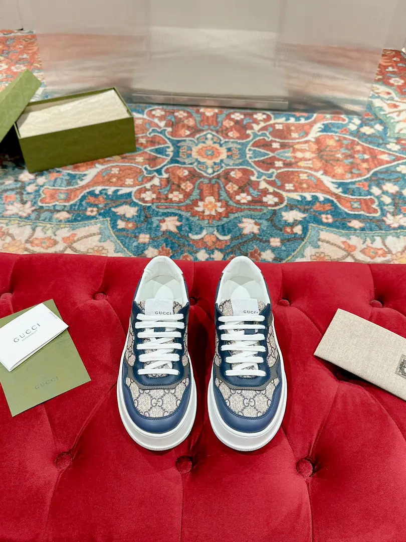 🅿️ 👑Gucci🍀🍀A pair of cozy biscuits. Gucci Chunky BSeries of sneakers～- Let's go with Daddy's shoes. White shoes. Three classic elements of dirty shoes are the design of the sport and leisure mix that brands promote.. The thick sub-structures show a resonance of the sneakers., The most important thing is the shoes are very light.. The classic old flower band., Round shoe head., It's a chocolate system., It's a reminiscent feeling., The effect of the increase is extremely high., The soles are very soft and comfortable.😌Wear it all seasons., It's more of a mood to wear it in the fall.💯 ·Fabulous.: Original customized cow skins（The classic old flower cloth., Puncture., Ballasting process） ·Otsumi!:Rubber Bottom ·Uchi.:Import of sheep skin ·He's tall.:NYO5cm ·Size:Women35-40 Men39-44（Women41 Men45 Custom without re-offer）