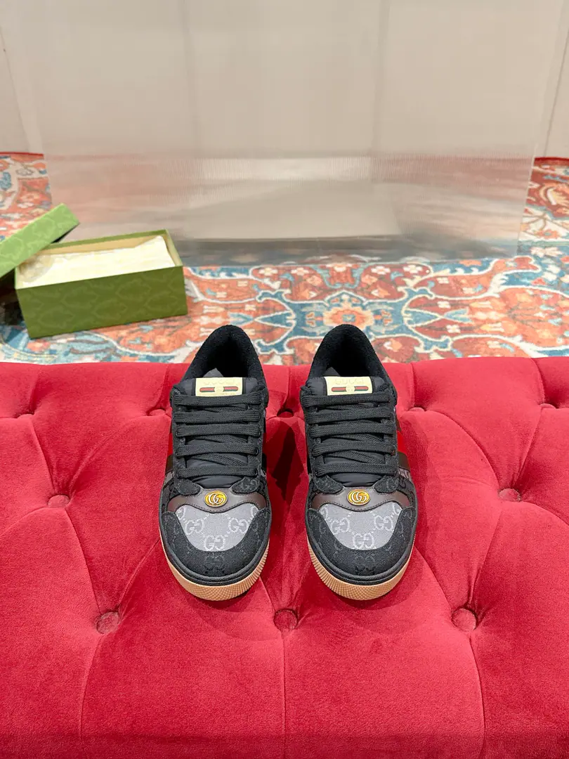 Couple money. Gucci————Requisition version NFCBring a clean chip. GGThe series makes old dirty shoes.-The New Year's Bill is coming.！ Ten to nine, I'll pay. New Colour Plus Push-Market terminal version！ Procuring original development….Fabulous. Material Otsumi! Details are random.！ The model Schwartz is one-by-one, and the drill is one-by-one......Metal cherry locket.……Metal binaryGCrystal cylinders……GucciOriginal custom-made narrowband…… Super Flash Series—Flash diamond chain..Cherry decorations can be removed, One to two, one to two, one., ♪ To promote your personality ♪ Skins of colored cattle..The handwork is very qualitative., Bring your own sense of excellence.！ I'll do the details., I'll take a line.. The original towel is more delicate and soft and more comfortable., Pocket Steel Double Colour Packet process Solid locking practices Fabulous.:OriginalGGBrush/Silk cow skin. Otsumi!:OriginalTPUOtsumi!(Lower width, Upper Narrow) European package…… Female35—40（34 41I'll make sure I don't change it.） 39-44（38 45I'll make sure I don't change it.） Men＋10
