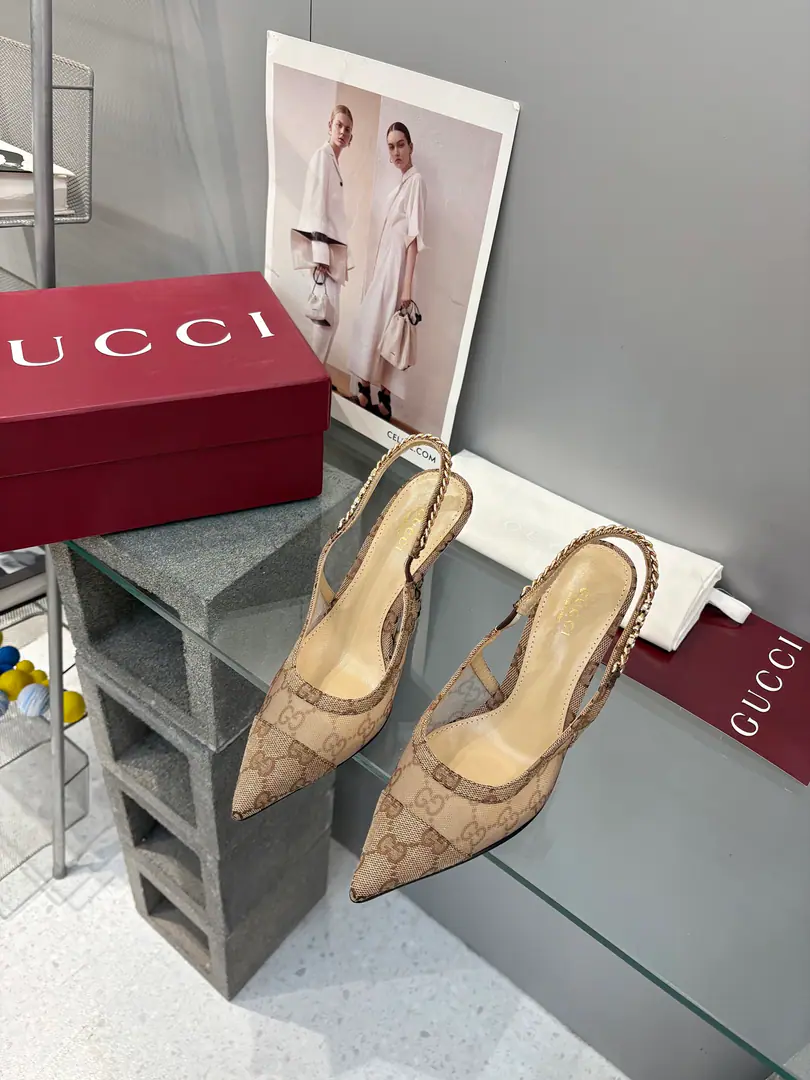 Get out of the factory.: （Top Version ） 🍥❥GUCCIMrs. Gudz.GA lady's pointy silver-sense little letter.LogoThe shoe is all over the net. The anniversary show is full of money, no originals, no originals, no originals, no perfect moments., Black metal chain ✔️Fabulous.: Imported Net ✔️Uchi.: In the sheep's skin. ✔️Shoes under the sole.: The original was a leather shoe. ✔️He's tall.: 10cm ✔️Size: 35-42(40/41/42/Customize or not change）