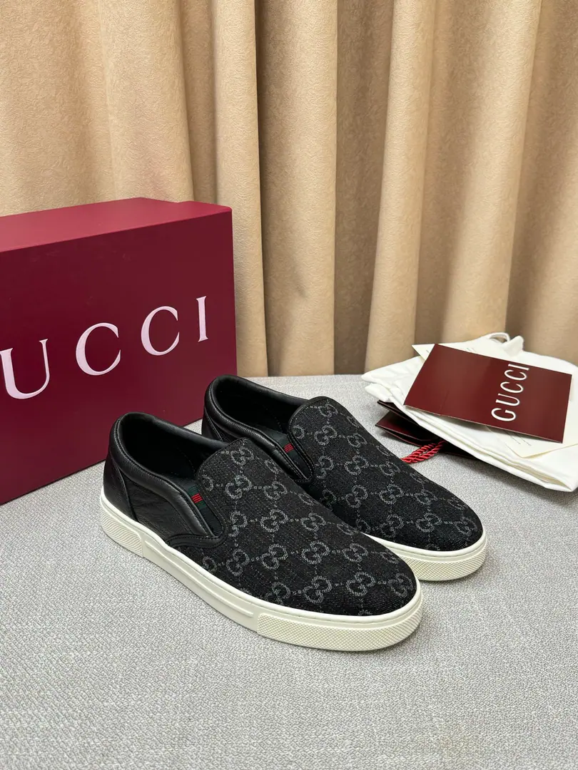GucciSeries, Market exclusive version. The classic collision with fashion., The shoes are so smart and blending leather with the branding of old flowers., I'm not sure if I can get a full recognition.. Very delicate.GucciIdentification of the suffix details, Showing luxury.. While the thick sub-design adds to the flu,, And bring comfort to the dress experience.. It's either walking on the streets or moving across the city., It makes you a focus.. Have it., Start your fashion trip.！ Women35-40, Men39-45 👉 👉 👉