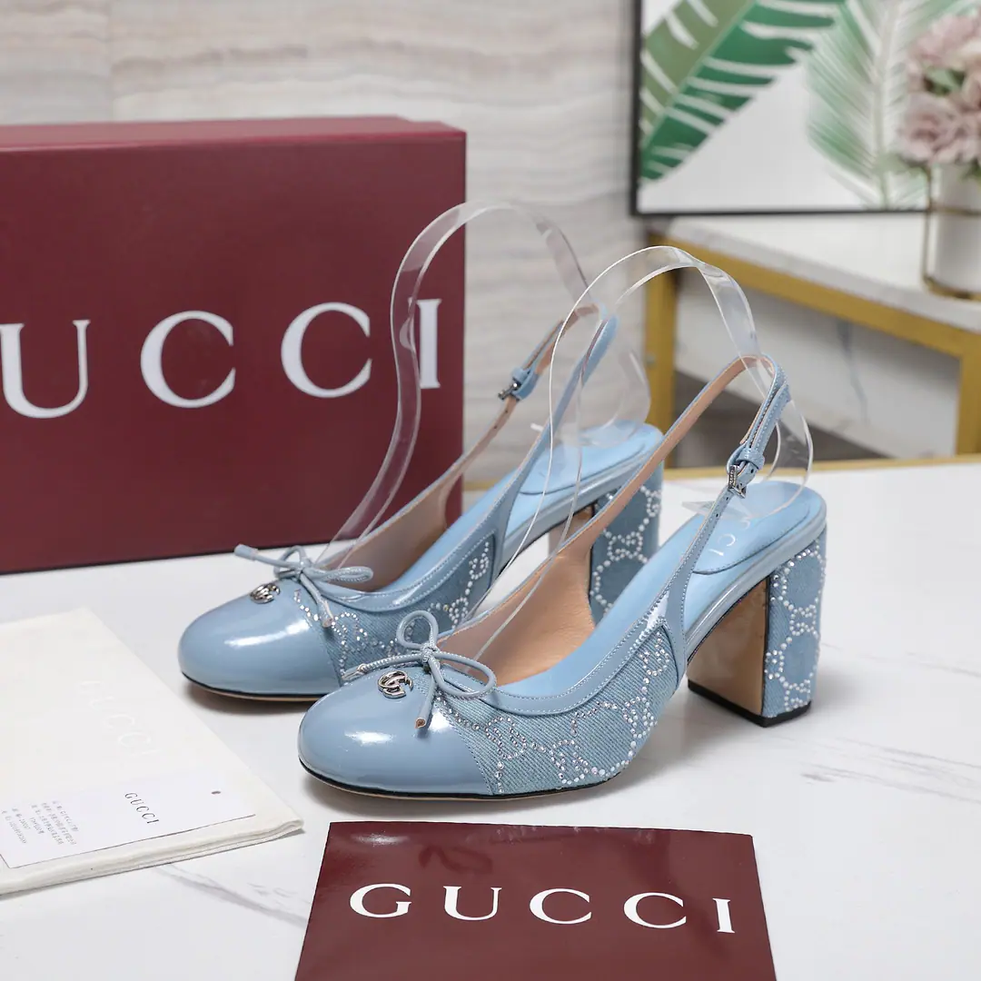 Top Version⚡ 2026Spring and summer.GucciNew sum The iron is thick. The sandal butterfly is tied up with his head and heels. The shoes are the most classic.Logo, The suction is behind the pressure., I'd better wear two pairs of shoes and wear pants.👖And dress.👗There's no harm in getting in and out of any place.🩵High-quality cortex kittens and silver bright spots are more than comparable to the impact of visual shocks., Elegance and knowledge blend., A pair of shoes meets the demands of the fairies., The most beautiful of all.🩶 Shoe.: Goki!/Layout（- The drill.） He's tall.: 8cmsg Otsumi!: That's a big one. Codes: 35-41（40, 41, 42Custom）