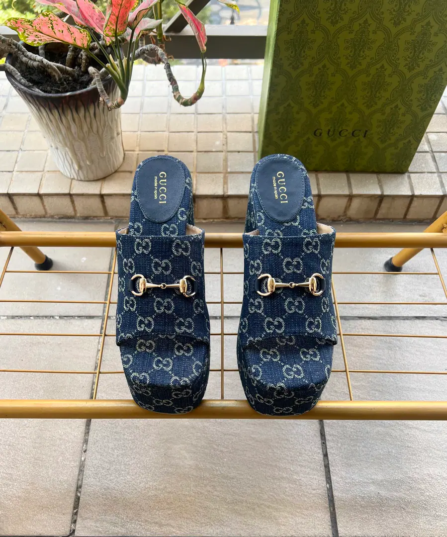 ⚡️⚡️26ss- Morning.Gucci🗽🗽The Gucci weeds are thick with sandals and sandals that will bring a little moth to your summer costume.. ·Shoe.: Leather., Texture ·Liner: Leather. ·Shoes under the sole.: Leather inside., Rubber soles ·- Toes round your head. ·Production in Spain ·Normal size. ·A little bit. ·International Standard Scalories ·Waterproofing stations10cm ·Codes: 36-41