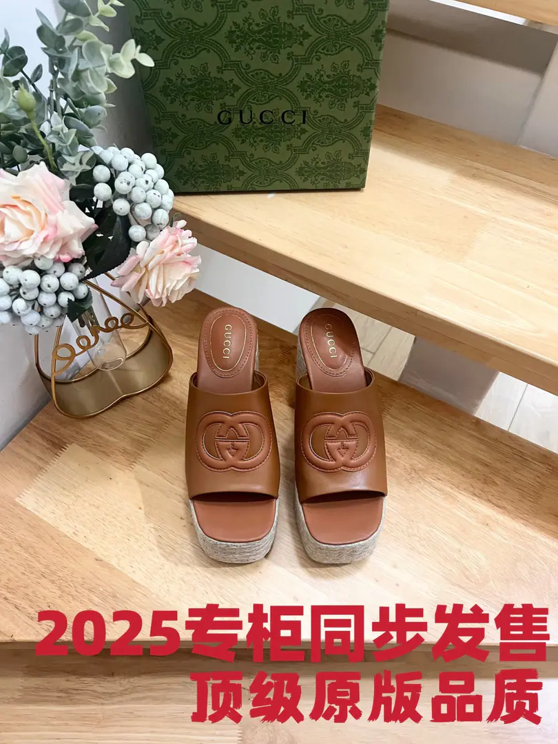 ⚡️⚡️25ss- Morning.Gucci🗽🗽Gouchegrasser's shoes are thick and sandals can bring a molar to your summer costume.. •Shoe.: Lamb skin. •Liner: Leather. •Shoes under the sole.: Rubber soles •- Toes round your head. •Production in Spain •Normal size. •A little bit. •International Standard Scalories •Waterproofing stations10cm •Codes: 36-41
