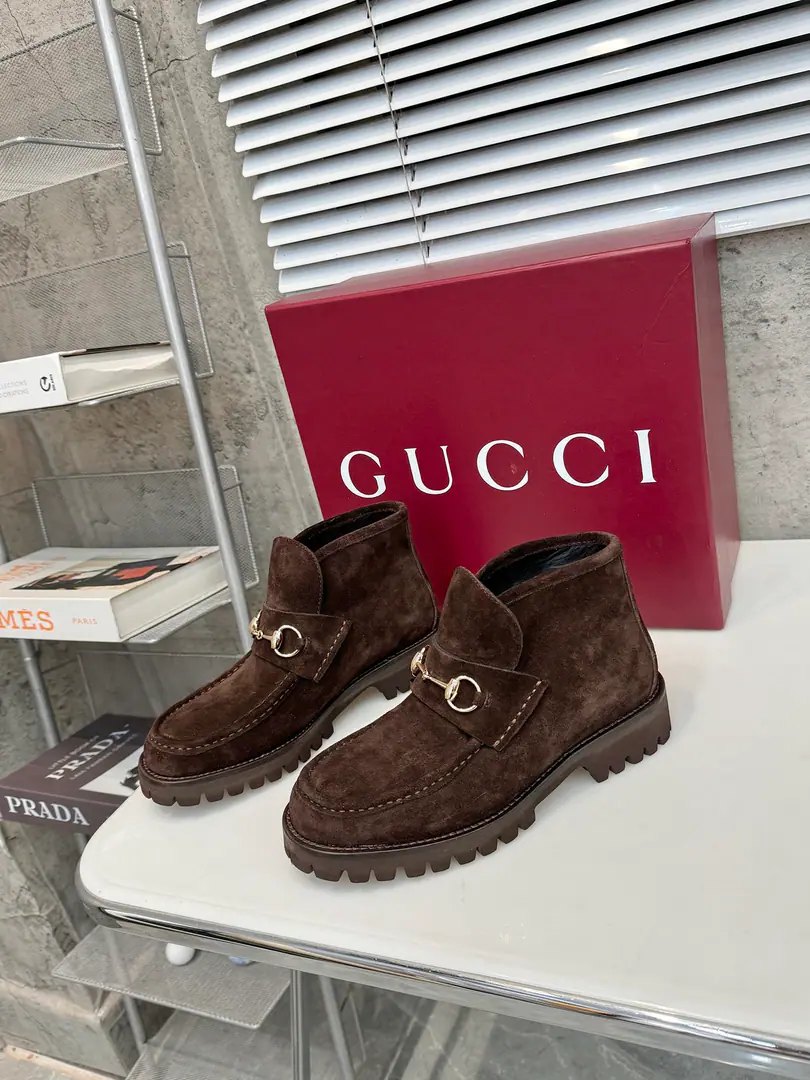 Plant prices 4Inch boots. GUCCI Guch. Fashion is a big deal. A smart fashion with round-shoe head and so on. Fabulous.: Import calf, skin. Uchi.: Foot. Import of sheep skin The base plate is one-to-one. Codes:35—42Code Remarks: 40 41 42 Do it.
