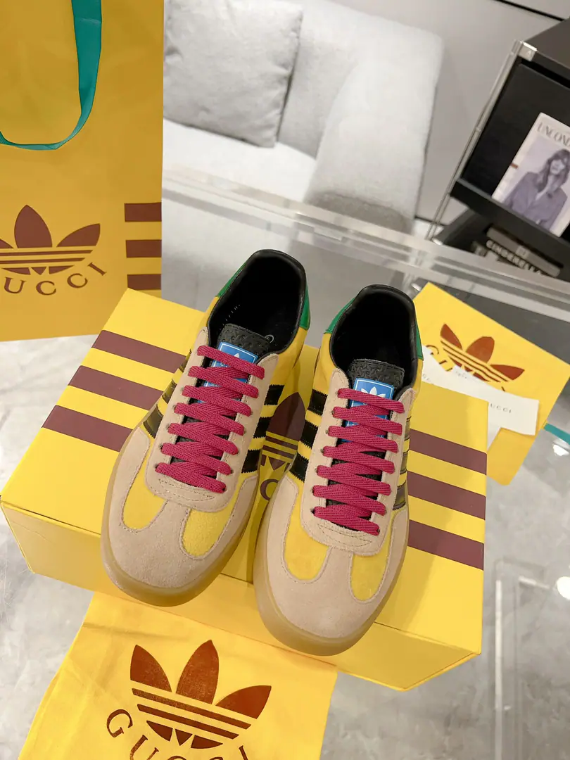 New upgrade Women Men Gucci x Adidas Joint contributions 23ss Fashion week show. Only correct top version of German shoes❗️❗️Global intensity of fire💯Web-wide maximum version contribution❗️❗️The couple's first. Codes:35-46（45.46I'll make sure I don't change it.）