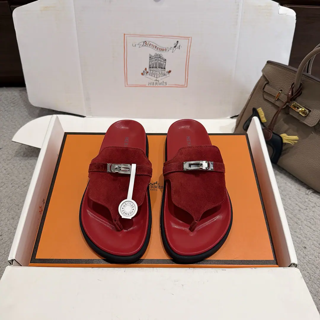 『 New Colour🆕 』Get out of the factory. Hermes I'm in love with you, Max. Classic Uncle tow-toe. Empire Shoes Series———————————Fashion is a lot more than a couple of days. It's super comfortable. Every detail is perfect. OriginalswiftCowskin./- Oh, Pete. Original1:1A single-maned steel.KellyThe hardware button./Original private model ▪️SIZE: 35~41（40.41.42Customize or not change）