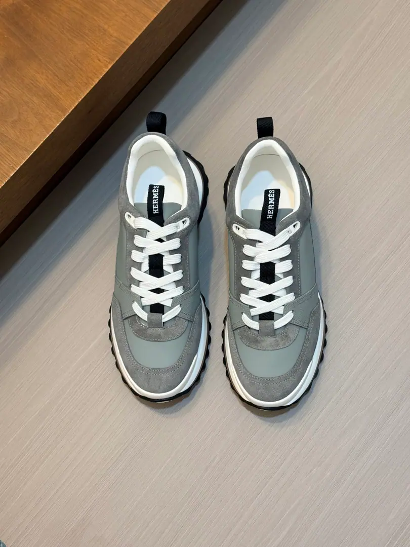 Hermes/I love the shoes of the horses.LeaderSports shoes The raw materials of the Russians., Original purchase1:1Development, Market top version, Support comparison This sneaker uses a fury of cow leather., Skins and pony leathers to the shoes., The skin of the cow is lined with a stamped logo, and the foot of the cow is set., Combination of the colored layerTPUOtsumi!, Inspire natural coloursVstripes, Slipperproof grinding.. The shoe tongue and the back heel were weaved., A simple style of fashion, It's easy to build a 100-packed fashion style., The upper foot is comfortable.！Dustproof bag with original box！ Size: 39-40-41-42-43-44（45.46Make a reservation.）
