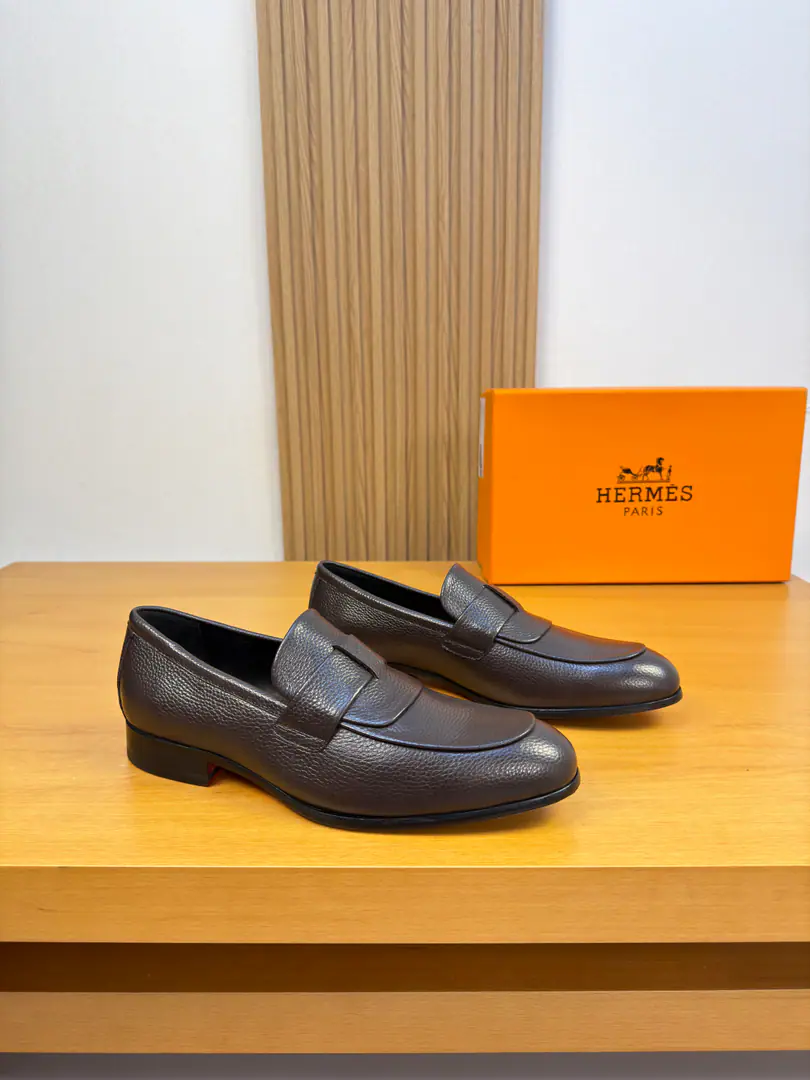 【 HERMES】I'm in love with you, Max. High-end quality Original List·- It's a leather shoe. Shoe.: 🔝Skin of a stale calf., Shoe Dan..Clinking process, Brand-loading decorations Uchi.: Water-tied cow skin. Otsumi!: It's so light.TPR·Rubber. Combining is a big-ass skin. Super-high-quality control.·- I'm doing a little work.: Highlight(High-end·- How expensive.·Slot) Size: 39-44（38, 45, 46, Make a reservation.)·H0230