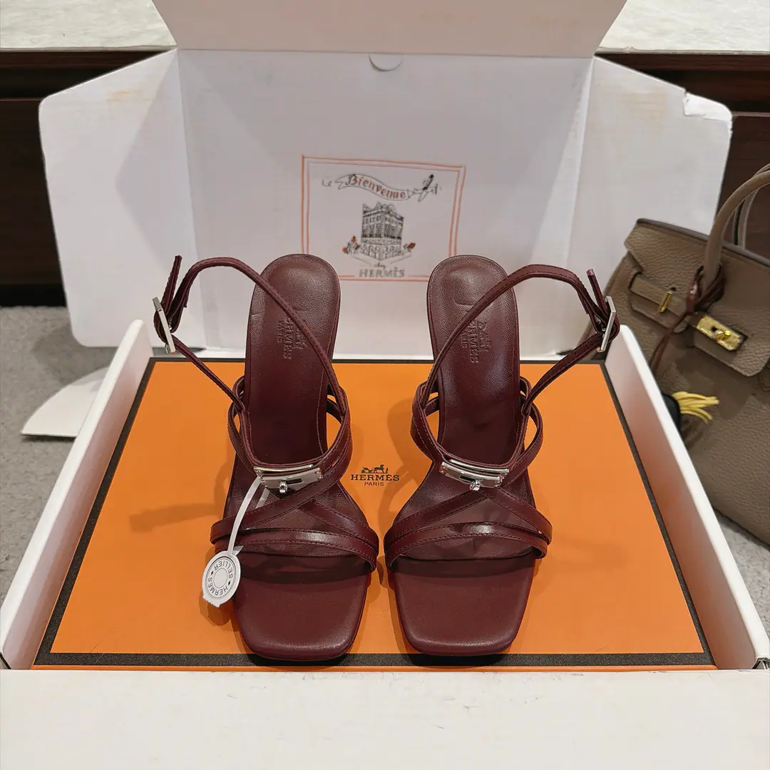 【10.5cmGroup Chart】Get out of the factory. Hermes I'm in love with you, Max. Muse High heels.———————————Fashion is a lot more than a couple of days. Combining brand-new steelKellyBlock It's super comfortable. Every detail is perfect. Cotted with color-teletoned, pure shoe buttons Design is simple and fluid. ♪ Make fashion so soft ♪ Original calf skin original1:1A sole-model shoe heel./The original is really a big one. ▪️He's tall.:10.5cm 7cm 4cm Three and three. ▪️SIZE: 34-43（34.40.41.42.43Customize or not change）
