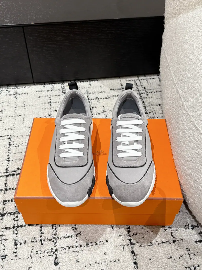 ¥ #Top Version Couple money. Hermes I'm in love with you, Max. 25/ Spring new money Bouncing Couples.👫Sports Leisure shoes. The most comfortable shoes in love with horses., No, I don't.1⃣️, It's a nice, light foot., You don't get tired of shopping.👍 Bullskins.+Wire Nice touch., She's beautiful and she's got a lot of clothes., It's light and comfortable. It's so light. Sports and leisure are the two things. Step on it.💩That's great.！ ✔️Fabulous.:Imported cattle skin+Wire ✔️Uchi.:The imported inlet was for silk and sheep. ✔️Otsumi!:AdoptionIP+TPU(Multi-colour Letters)Bottom ✔️Size:#35-46(Women40.41Men45.46Do it.) 🎁Top class. Synchronize full packaging