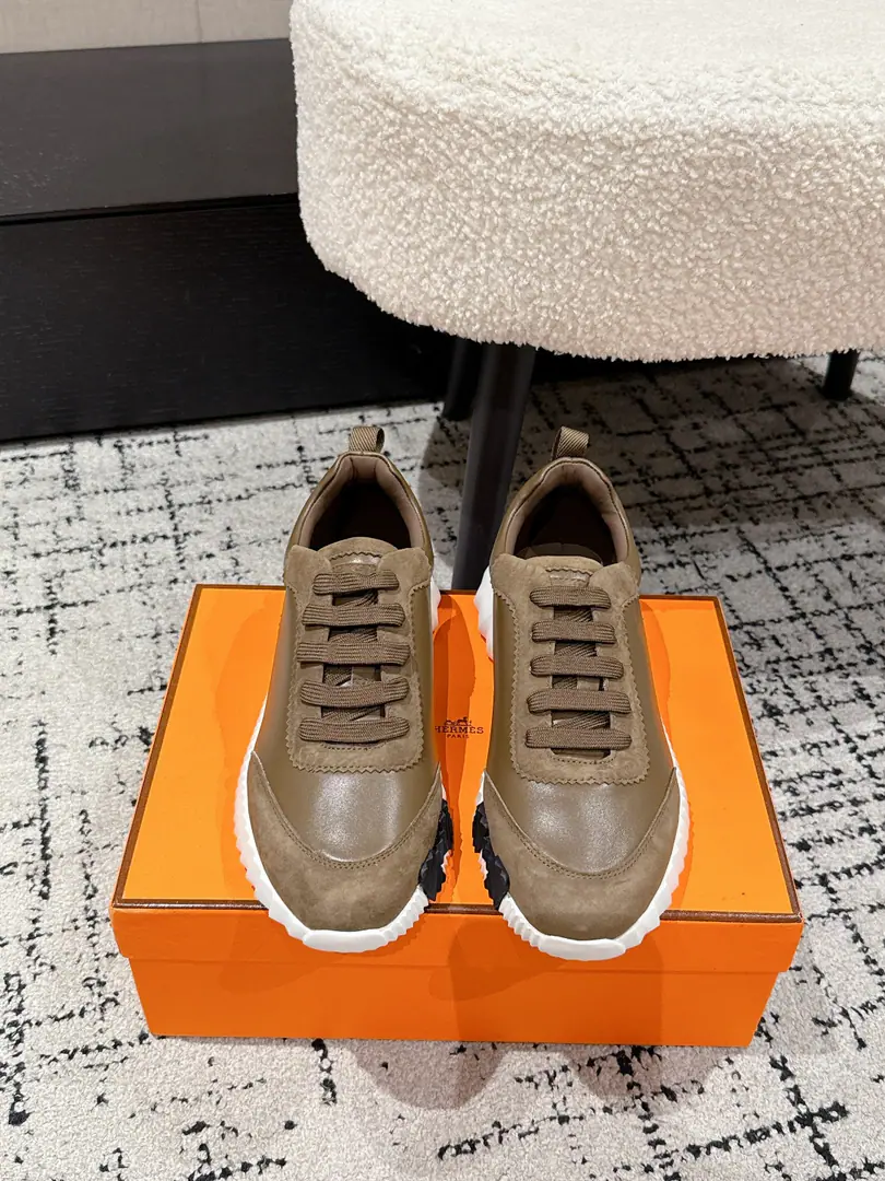 #Top Version Couple money. Hermes I'm in love with you, Max. 25/ Bouncing Couples. Sports Leisure shoes. The most comfortable shoes in love with horses., No, I don't.1⃣️, It's a nice, light foot., You don't get tired of shopping.👍Bullskins.+Wire Nice touch., She's beautiful and she's got a lot of clothes., It's light and comfortable. It's so light. Sports and leisure are the two things. Step on it.💩That's great.！ ✔️Fabulous.:Imported cattle skin/Cow-feat. ✔️Uchi.:The imported inlet was for silk and sheep. ✔️Otsumi!:AdoptionIP+TPU(Multi-colour Letters)German technology exposure machine seamlessly combined ✔️Size:#35-46(Women40.41Men45.46Do it.) 🎁Top class. Synchronize full packaging