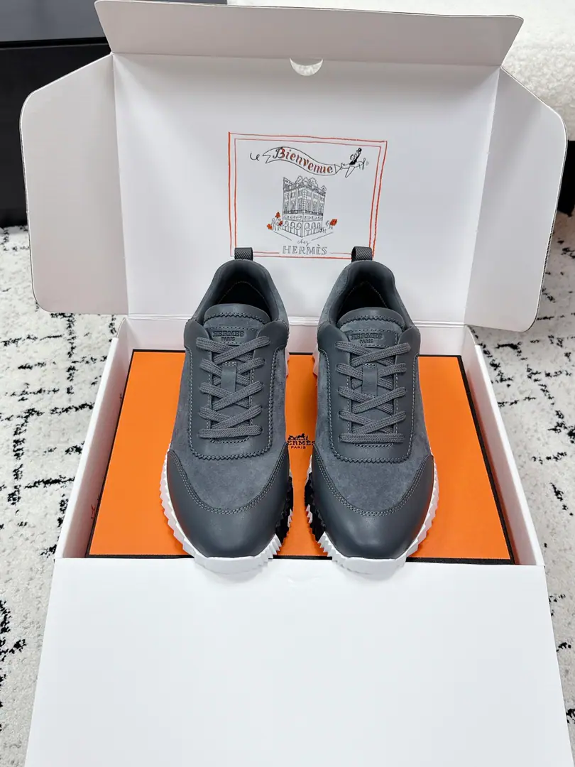 Aircraft box+20 #Requisition of couples Hermes I'm in love with you, Max. 26/ Bouncing Couples. Sports Leisure shoes. Original procurement development Original version one to one. Good stuff is not afraid of late.💗 ❤️Welcome to the comparison of quality material details.🆚 The most comfortable shoes in love with horses., No, I don't.1⃣️, It's a nice, light foot., You don't get tired of shopping.👍Bullskins.+Wire Nice touch., She's beautiful and she's got a lot of clothes., It's light and comfortable. It's so light. Sports and leisure are the two things. Step on it.💩That's great.！ ✔️Fabulous.: Original customized imports of cattle skin/Cow-feat. ✔️Uchi.: The imported inlet was for silk and sheep. ✔️Otsumi!: AdoptionIP+TPU(Multi-colour Letters)German technology exposure machine seamlessly combined ✔️Size: #35-46(Women40.41Men45.46Do it.)