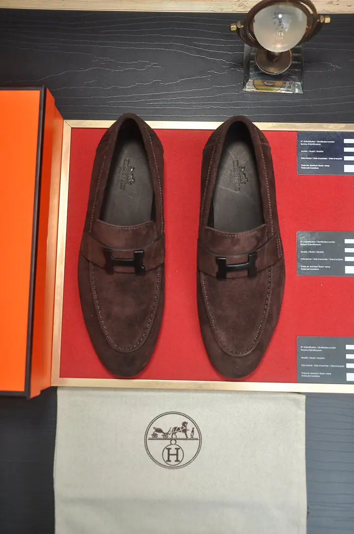 Get out of the factory. 【I'm in love with you, Max. HERMES】（In the cow's skin.）🍀Italian luxury.🍀He doesn't want the new style and the fancy colors., With its perfectness., Elegance, The classic style attracts successful men to wear leather shoes. This one's very, very comfortable., A simple and steady style would allow you to match any style.！The original version of the original version is not available.1:1Fine, We're more sophisticated in material., Imported cattle skin+In the cow's skin.💪💪💪It's a very good feeling.👍！.Codes: 38-45(45Custom)