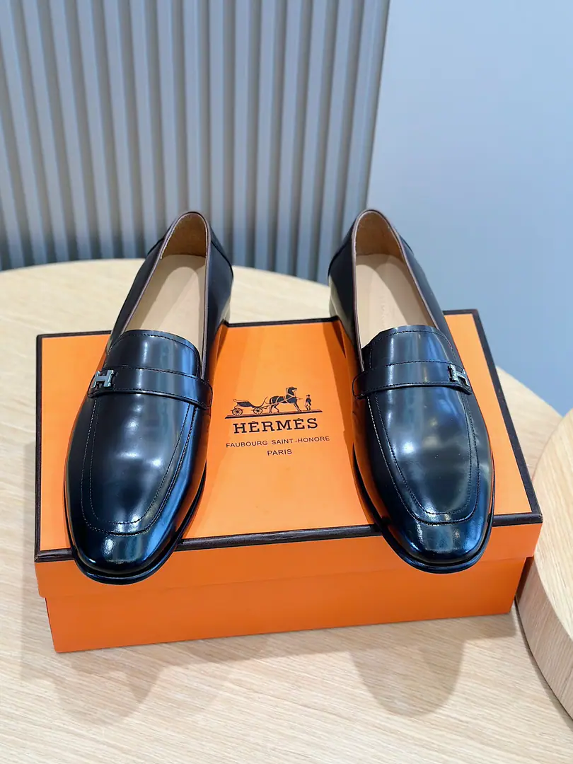 HermésI love horses.－That's a big one. A gentleman of grace., A pure handmade softness and a beautiful color.！Let's get these shoes., Take you back to the classics.. Imported cattle and shoes.＋In the cow's skin.＋That's a big one. Size:39-44(38.45Make a reservation.）