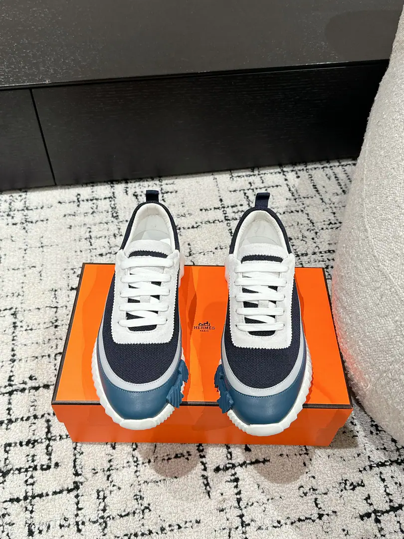 ¥ #Top Version Couple money. Hermes I'm in love with you, Max. 24/ fe new arrival~ Autumn and winter money. Bouncing Couples.👫Sports Leisure shoes. The most comfortable shoes in love with horses., No, I don't.1⃣️, It's a nice, light foot., You don't get tired of shopping.👍 Bullskins.+Wire Nice touch., She's beautiful and she's got a lot of clothes., It's light and comfortable. It's so light. Sports and leisure are the two things. Step on it.💩That's great.！ ✔️Fabulous.:Imported cattle skin+Wire ✔️Uchi.:The imported inlet was for silk and sheep. ✔️Otsumi!:AdoptionIP+TPU(Multi-colour Letters)German technology exposure machine seamlessly combined ✔️Size:#35-46(Women40.41Men45.46Do it.) 🎁Top class. Synchronize full packaging