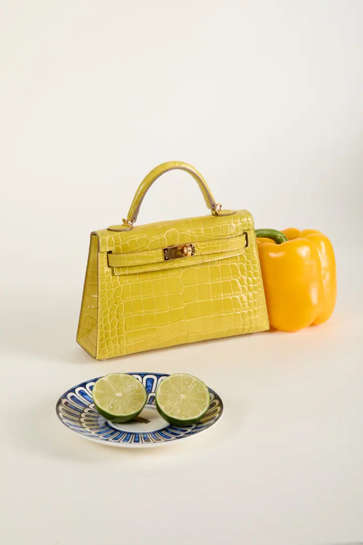9RLemon yellow.KellySecond generation｜♪ Put a whole summer light in your hand ♪🍋 Import bright-looking crocodile skin., High light thugs full of face., A square stencil is superior.. A smooth lemon., No fluorescent, no cheesy., ♪ Bring your French enchanting ♪.
