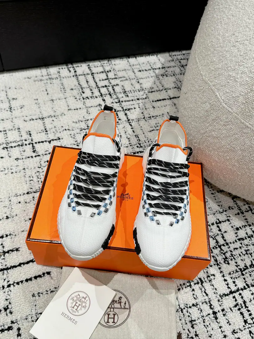 ¥Men+10 #Top Version Couple money. Hermes I'm in love with you, Max. 24/ fe new arrival~ Autumn and winter money. Bouncing Couples.👫Sports Leisure shoes. The most comfortable shoes in love with horses., No, I don't.1⃣️, It's a nice, light foot., You don't get tired of shopping.👍 Bullskins.+Wire Nice touch., She's beautiful and she's got a lot of clothes., It's light and comfortable. It's so light. Sports and leisure are the two things. Step on it.💩That's great.！ ✔️Fabulous.:Imported cattle skin+Wire ✔️Uchi.:The imported inlet was for silk and sheep. ✔️Otsumi!:AdoptionIP+TPU(Multi-colour Letters)German technology exposure machine seamlessly combined ✔️Size:#35-46(Women40.41Men45.46Do it.) 🎁Top class. Synchronize full packaging