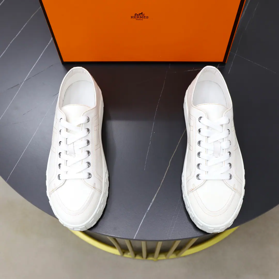 Hermes/I'm in love with you, Max. MaxiA series of low-barrel canvas shoes. Synchronise update of the network！ A new low-bonded masturbation of Emascords is on the shelf., Jane's got a nice, nice, nice, low-shoes set., Perfectly exposed ankles., Visual length stretch ratio, All kinds of legs can be easily managed.. The shoe is chosen with a dildo-resistant fabric., A fine line of embroidery and branding., I'm not sure if I can get a full recognition.. The thick-deck rubber is full of classics.HThe tattoo., Slightly increased, My feet are soft., I'm not under any pressure to go to work.. Low-band styles fit into multiple wear styles., Leisure pants are always casual., The broads are a little bit of luxury., The shorts are so clean, the kids are so happy.. The details of the big job are in place., A package of raw shoes., You're always wearing it., You're a decent gift., The tide is a bit out of line., Every year, every season can be repeated.. Full package！ Size: 39-40-41-42-43-44 Standard leather shoe size. （38/45/46But it's not gonna be a change.） The cargo.: H261858 Black