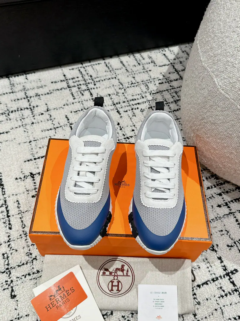 #Top Version Couple money. Hermes I'm in love with you, Max. 24/ fe new arrival~ Autumn and winter money. Bouncing Couples.👫Sports Leisure shoes. The most comfortable shoes in love with horses., No, I don't.1⃣️, It's a nice, light foot., You don't get tired of shopping.👍 Bullskins.+Wire Nice touch., She's beautiful and she's got a lot of clothes., It's light and comfortable. It's so light. Sports and leisure are the two things. Step on it.💩That's great.！ ✔️Fabulous.:Imported cattle skin+Wire ✔️Uchi.:The imported inlet was for silk and sheep. ✔️Otsumi!:AdoptionIP+TPU(Multi-colour Letters)German technology exposure machine seamlessly combined ✔️Size:#35-46(Women40.41Men45.46Do it.) 🎁Top class. Synchronize full packaging