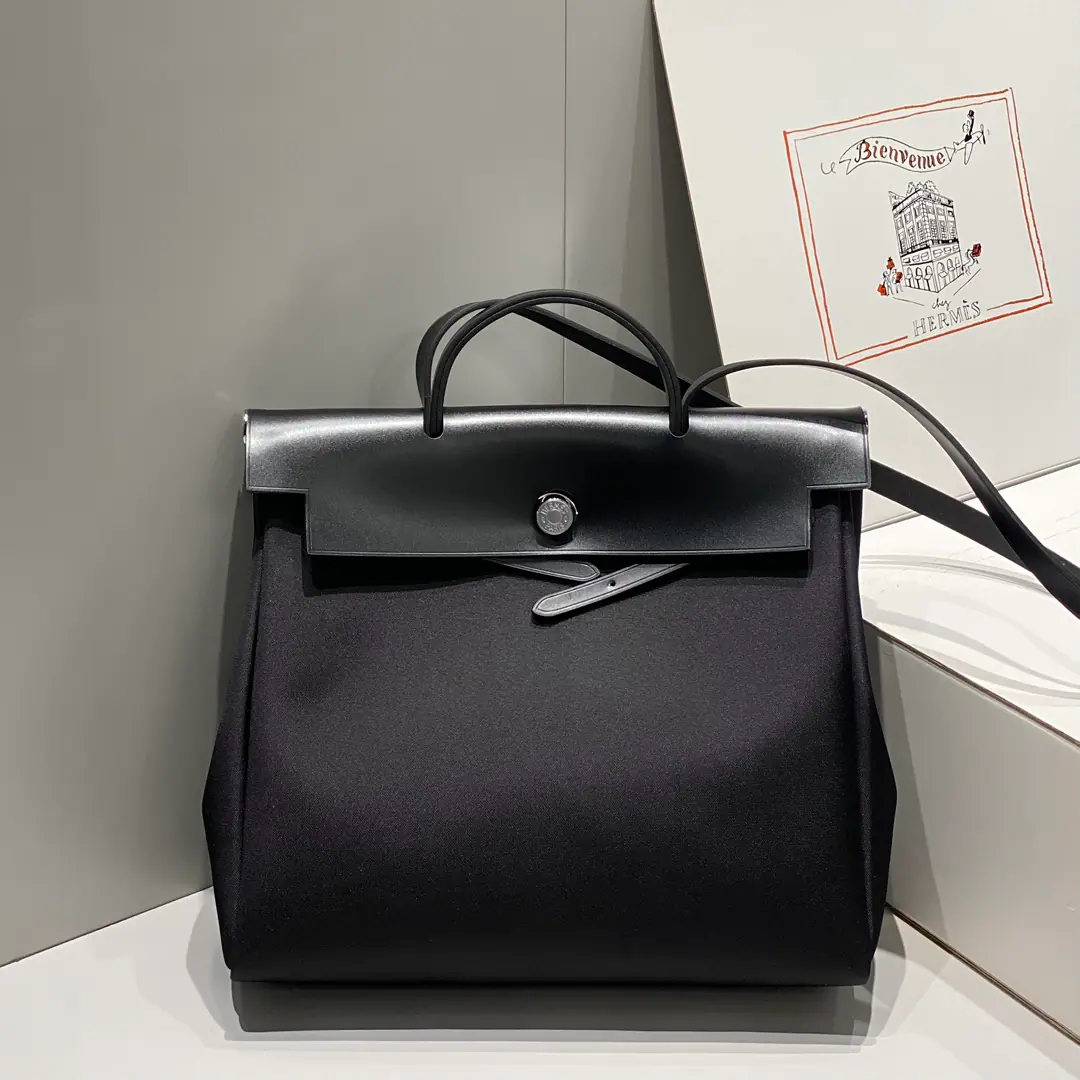 「𝐻𝑒𝑟𝑏𝑎𝑔 𝑧𝑖𝑝 」 • The inner seams./Black • Layout Designs Not Select Styles • The video is a very cool one. There's a handheld and a shoulder belt.‘’You can change the package at will. It's like a bag. But he has four bags.✩•‿•