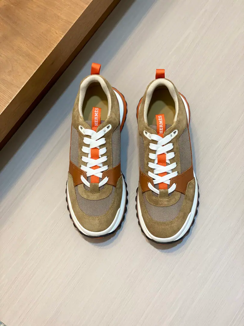 Hermes/I love the shoes of the horses.LeaderSports shoes The raw materials of the Russians., Original purchase1:1Development, Market top version, Support comparison This sneaker uses a fury of cow leather., Skins and pony leathers to the shoes., The skin of the cow is lined with a stamped logo, and the foot of the cow is set., Combination of the colored layerTPUOtsumi!, Inspire natural coloursVstripes, Slipperproof grinding.. The shoe tongue and the back heel were weaved., A simple style of fashion, It's easy to build a 100-packed fashion style., The upper foot is comfortable.！Dustproof bag with original box！ Size: 39-40-41-42-43-44（45.46Make a reservation.）