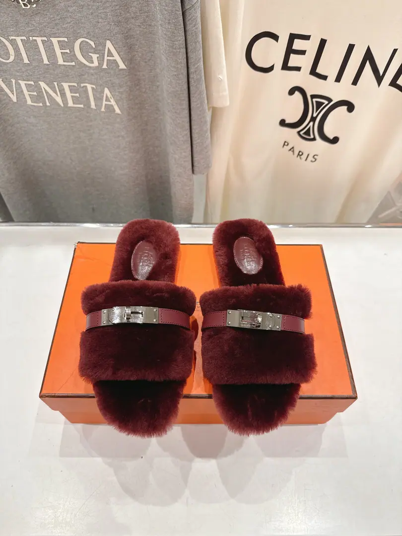 🏧𝗛𝗘𝗥𝗠𝗘𝗦ClassicHFurry slippers. The king blew it up.HTow You're a lazy man.‼️A classic short book.HModel Physical feet are really good., Slender white. Super-biggy lady slippers imported wool into Australia. The upper foot is so cozy.👍 Italian imports are so thick. Size: 35-42 [40.41.42Custom]