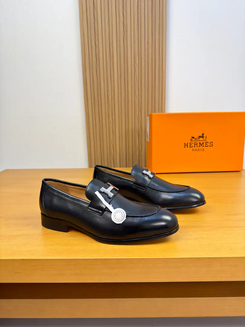 【 HERMES】I'm in love with you, Max. High-end quality Original List·- It's a leather shoe. Shoe.: 🔝Napa Skin., Shoe Dan..Sewing process for the outer car, Brand metal buttons and cross-arms decoration Uchi.: Water-tied cow skin. Otsumi!: It's so light.TPR·Rubber. Combining is a big-ass skin. Super-high-quality control.·- I'm doing a little work.: Highlight(High-end·- How expensive.·Slot) Size: 39-44（38, 45, 46, Make a reservation.)·H0230