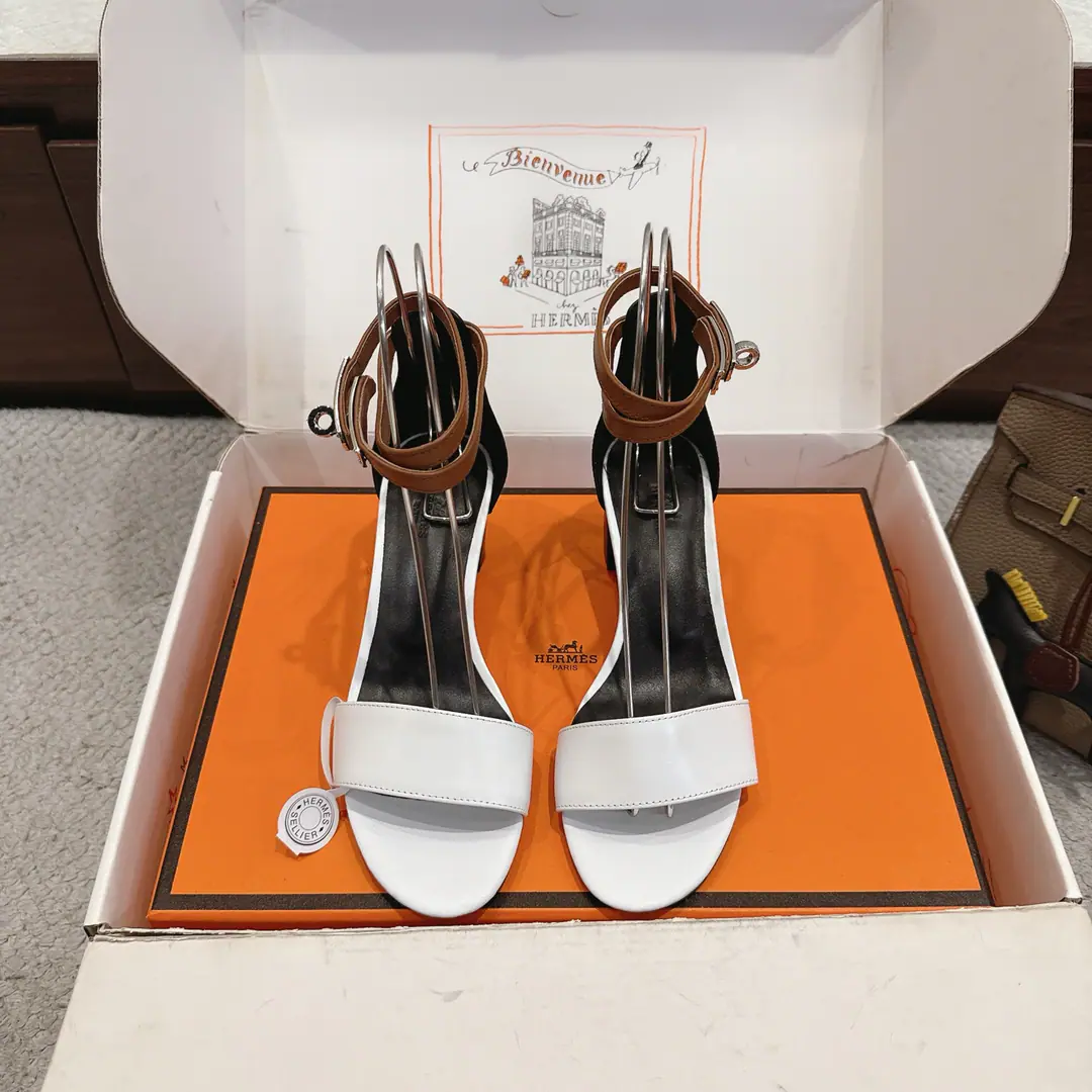 Get out of the factory. Hermes I'm in love with you, Max. Nuba 50Shoes Series———————————Fashion is a lot more than a couple of days. It's super comfortable. Every detail is perfect. OriginalswiftCowskin./- Oh, Pete. Original1:1A sole shoe./Pure steelkellyThe hardware button./The original private model is a big one. ▪️He's tall.: 5cm ▪️SIZE: 35~42（40.41.42.Customize or not change）
