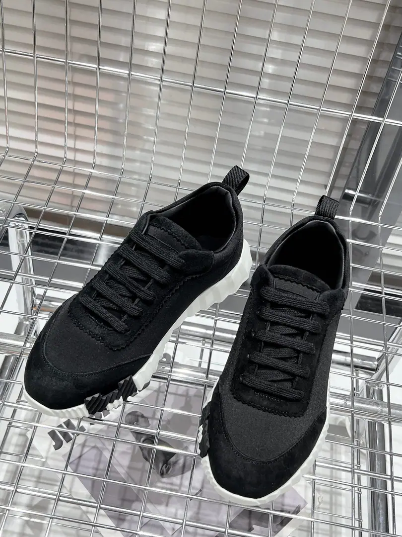 Top Version🆚 【Hermes 】22 fe new arrival~Autumn and winter money. Bouncing Couples.👫Sports shoes The most comfortable shoes in love with horses., No, I don't.1⃣️, It's a nice, light foot., You don't get tired of shopping.👍 The whole thing. The hand feels good., She's beautiful and she's got a lot of clothes., It's light and comfortable. It's so light. Sports and leisure are the two things. Step on it.💩That's great.！ 30+The match between the sexes..You can choose whatever you want., There's always something you want.~ ✔️Fabulous.:The Queen of the High-Silenced Lamb.+Original single-blue sheet ✔️Uchi.:The imported inlet was for silk and sheep. ✔️Otsumi!:AdoptionIP+TPU(Multi-colour Letters)German technology exposure machine seamlessly combined ✔️Codes:Women35-41Men38-46 🎁Top class. Synchronize full packaging