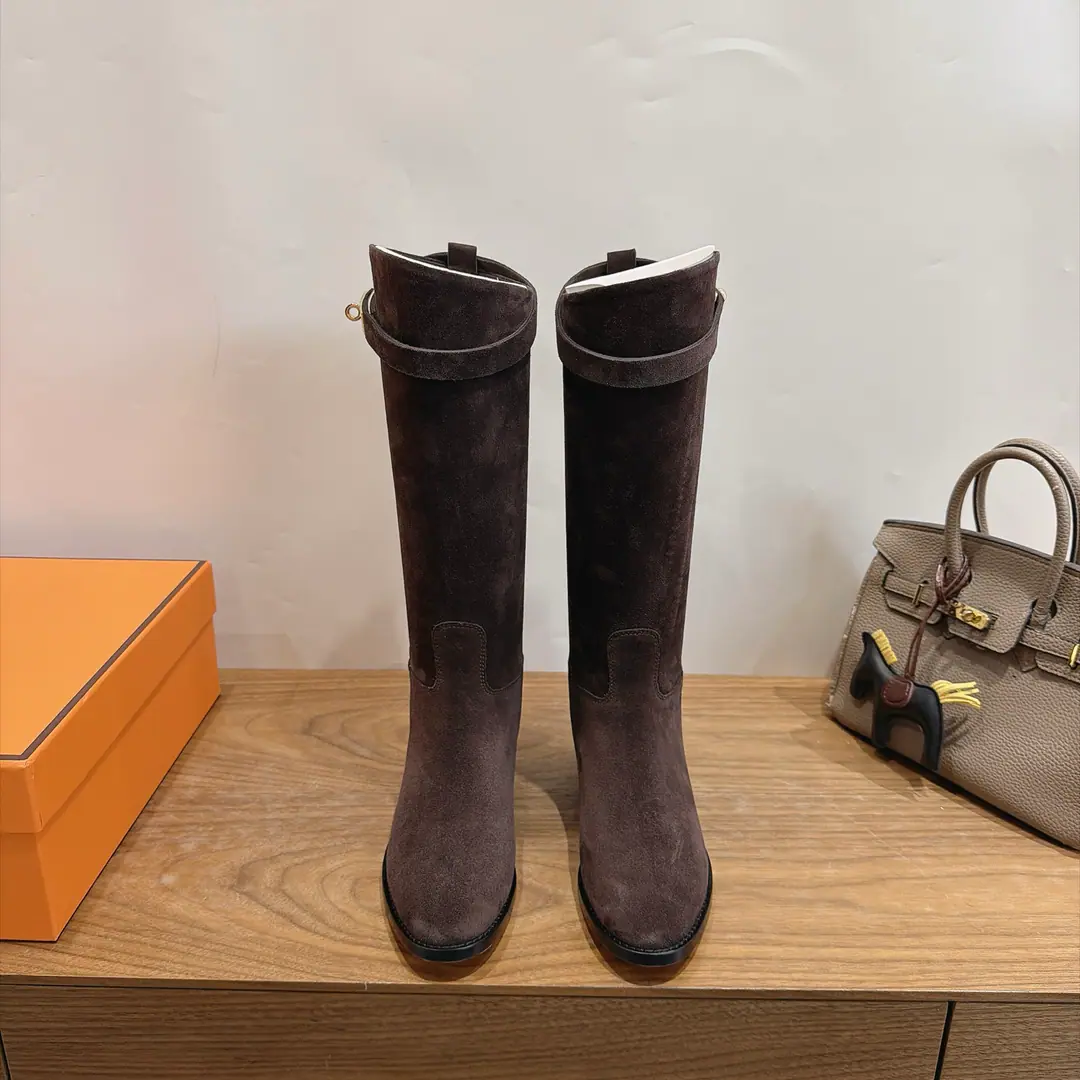 HERME…S ClassickellyBoots.ss2026Autumn money. ClassickellyHalf, Original calf skin material, Different colors match, It's really beautiful., Ma Fu-san's stuff.！ Little sheep's skin inside., Leaf imports from Italy！ ⚠️: With original packaging andvipOutbox Packaging！ Top class.35-39It's a deal.40.41 41.42