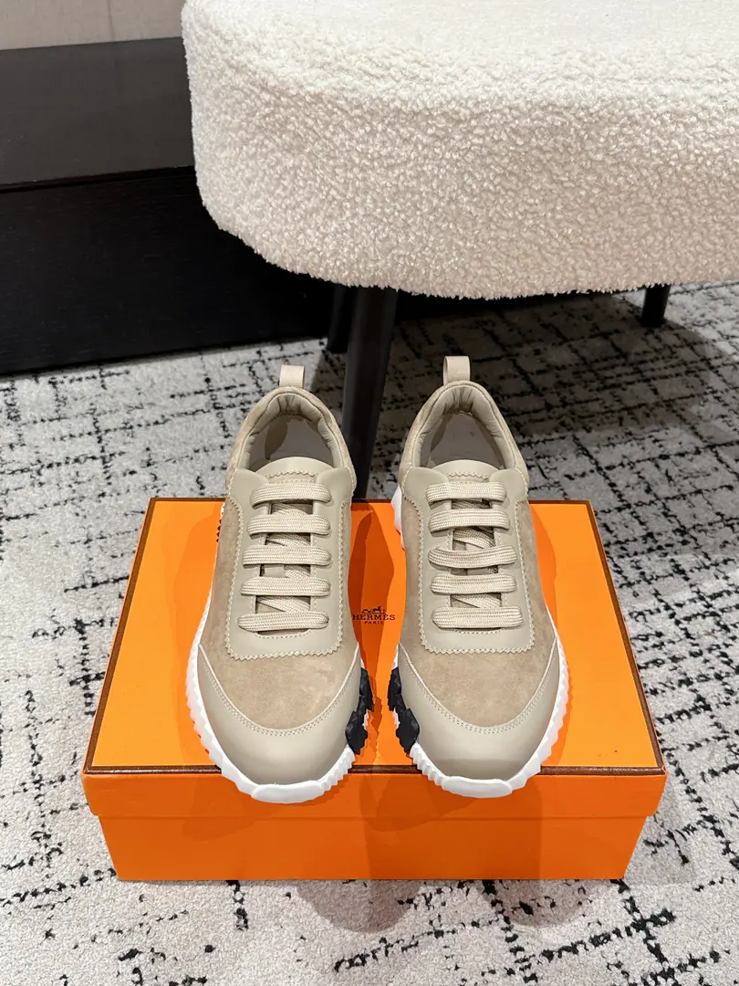 #Top Version Couple money. Hermes I'm in love with you, Max. 25/ Bouncing Couples. Sports Leisure shoes. The most comfortable shoes in love with horses., No, I don't.1⃣️, It's a nice, light foot., You don't get tired of shopping.👍Bullskins.+Wire Nice touch., She's beautiful and she's got a lot of clothes., It's light and comfortable. It's so light. Sports and leisure are the two things. Step on it.💩That's great.！ ✔️Fabulous.:Imported cattle skin/Cow-feat. ✔️Uchi.:The imported inlet was for silk and sheep. ✔️Otsumi!:AdoptionIP+TPU(Multi-colour Letters)German technology exposure machine seamlessly combined ✔️Size:#35-46(Women40.41Men45.46Do it.) 🎁Top class. Synchronize full packaging