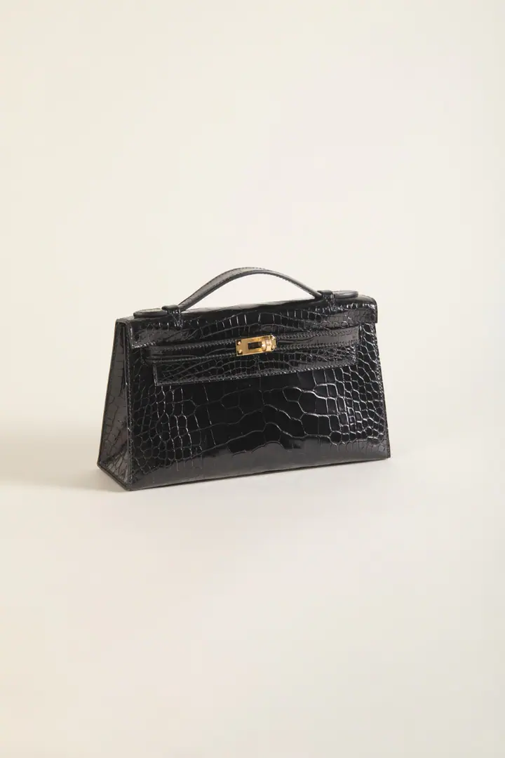 🇨🇳Kelly generation.｜Black The gator with the brightest face. Top bright American square crocodile skin., The scale-painting., The radiant light is shining. It's a classic black., Deep atmosphere., I'm not sure I can make a scene. A generation of hands with a package., Lines are simple and easy., Gold button is a big deal., Day, Dinner., It's all in the best of the world.