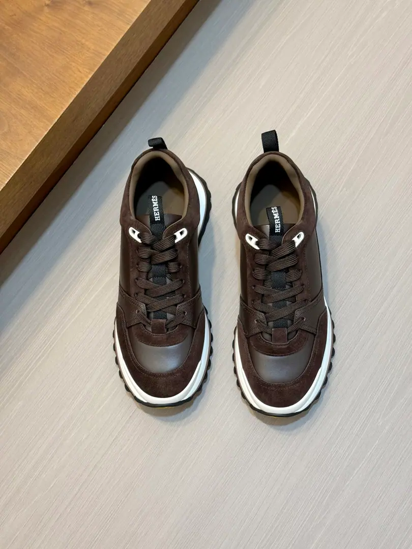 Hermes/I love the shoes of the horses.LeaderSports shoes The raw materials of the Russians., Original purchase1:1Development, Market top version, Support comparison This sneaker uses a fury of cow leather., Skins and pony leathers to the shoes., The skin of the cow is lined with a stamped logo, and the foot of the cow is set., Combination of the colored layerTPUOtsumi!, Inspire natural coloursVstripes, Slipperproof grinding.. The shoe tongue and the back heel were weaved., A simple style of fashion, It's easy to build a 100-packed fashion style., The upper foot is comfortable.！Dustproof bag with original box！ Size: 39-40-41-42-43-44（45.46Make a reservation.）
