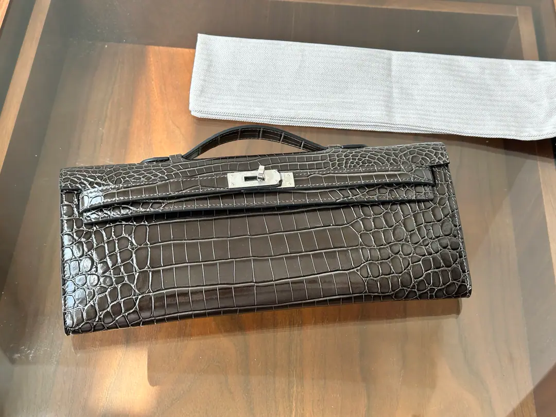 Kelly cut 31cm The classic dinner bag. kellyEvery bag in the series has its own unique taste. The crocodiles are more tacky. The air is perfect.