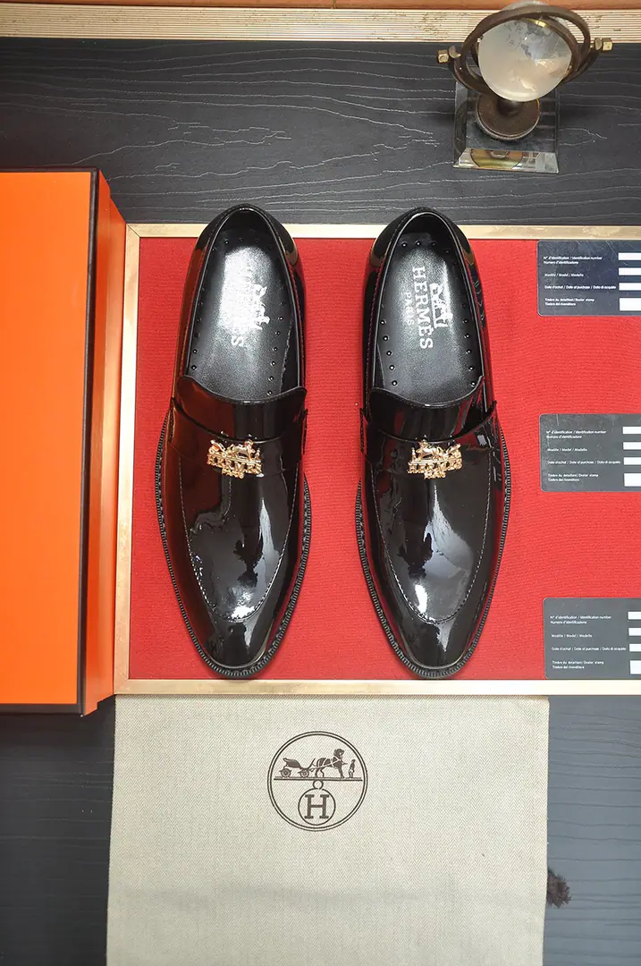 Get out of the factory. 【I'm in love with you, Max. HERMES】（In the sheep's skin.）🍀Italian luxury.🍀He doesn't want the new style and the fancy colors., With its perfectness., Elegance, The classic style attracts the best of successful men.！This one's very, very comfortable., A simple and steady style would allow you to match any style.！The original version of the original version is not available.1:1Fine, We're more sophisticated in material., Imported cattle skin+In the sheep's skin.💪💪💪It's a very good feeling.👍！.Black Brown. Codes: 38-45(45Custom)