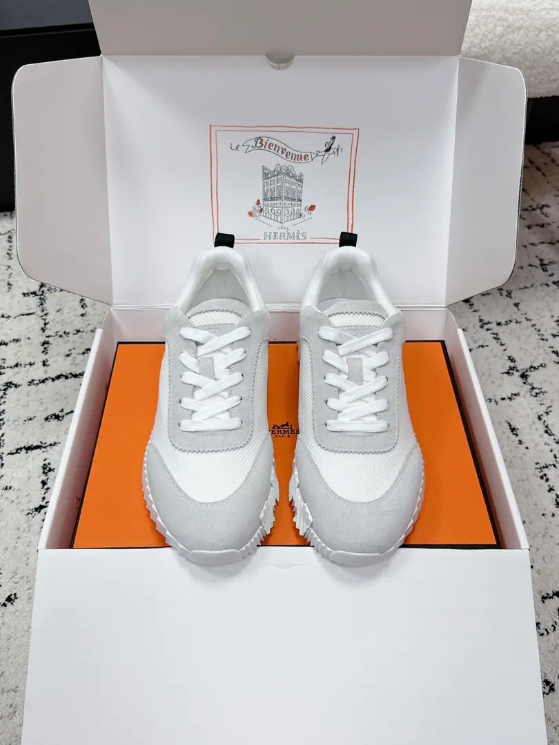 Aircraft box+20 #Requisition of couples Hermes I'm in love with you, Max. 26/ Bouncing Couples. Sports Leisure shoes. Original procurement development Original version one to one. Good stuff is not afraid of late.💗 ❤️Welcome to the comparison of quality material details.🆚 The most comfortable shoes in love with horses., No, I don't.1⃣️, It's a nice, light foot., You don't get tired of shopping.👍Bullskins.+Wire Nice touch., She's beautiful and she's got a lot of clothes., It's light and comfortable. It's so light. Sports and leisure are the two things. Step on it.💩That's great.！ ✔️Fabulous.: Original customized imports of cattle skin/Cow-feat. ✔️Uchi.: The imported inlet was for silk and sheep. ✔️Otsumi!: AdoptionIP+TPU(Multi-colour Letters)German technology exposure machine seamlessly combined ✔️Size: #35-46(Women40.41Men45.46Do it.)